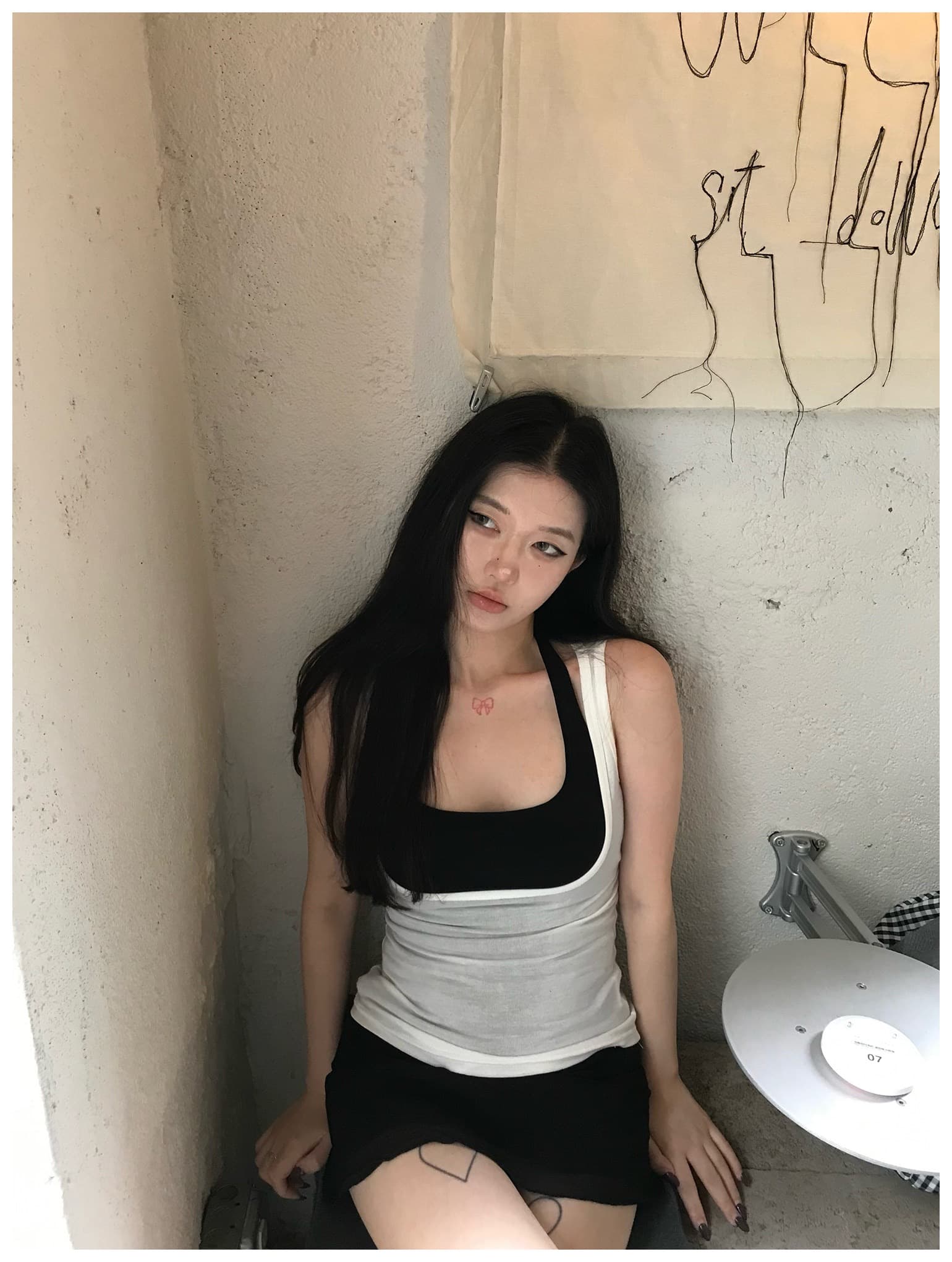 아름다운 핫걸 세트 여성 이른 가을 새로운 마이크로 ~을 통해 얇은 스타일 긴팔 티셔츠 인사이드 가져 가라. 행침 목 캐미솔 투피스 세트 상세 이미지 15