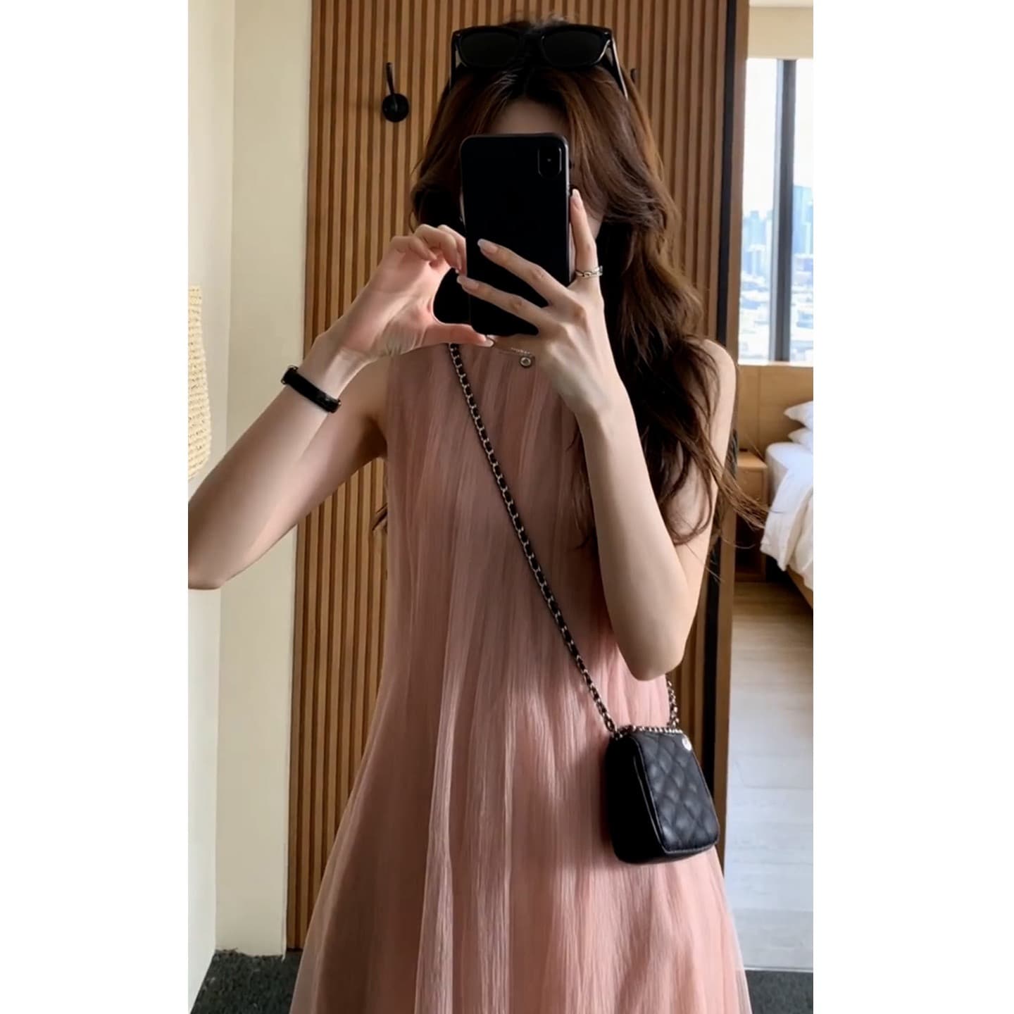 핑크색 프랑스식 달콤한 스타일 루즈핏 민소매 풀오버 한 마디 드레스 색상 휴가 바람 품격 고급 센스 중간 길이 스커트 상세 이미지 7