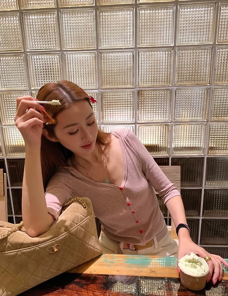 원본 원단 컬러 짜임 기사 한 부서 높음 지혜 센스 V넥 디자인 센스 작은 대중 중간 소매 맨위 여성 ins 상세 이미지 4