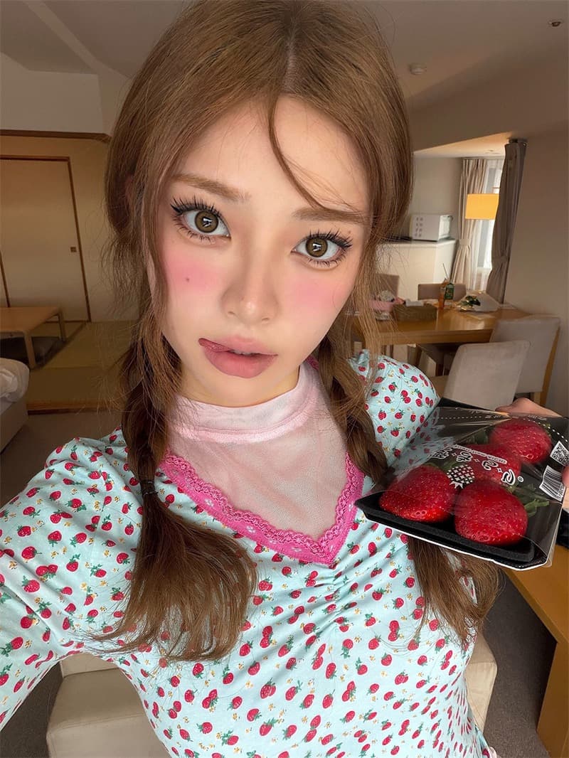 원본 1 1개 제품 훌륭함 섹션 레이스 V넥 주름 센스 7부 소매 작은 셔츠 색상 딸기 패치워크 센스 중간 소매 티셔츠 상세 이미지 5