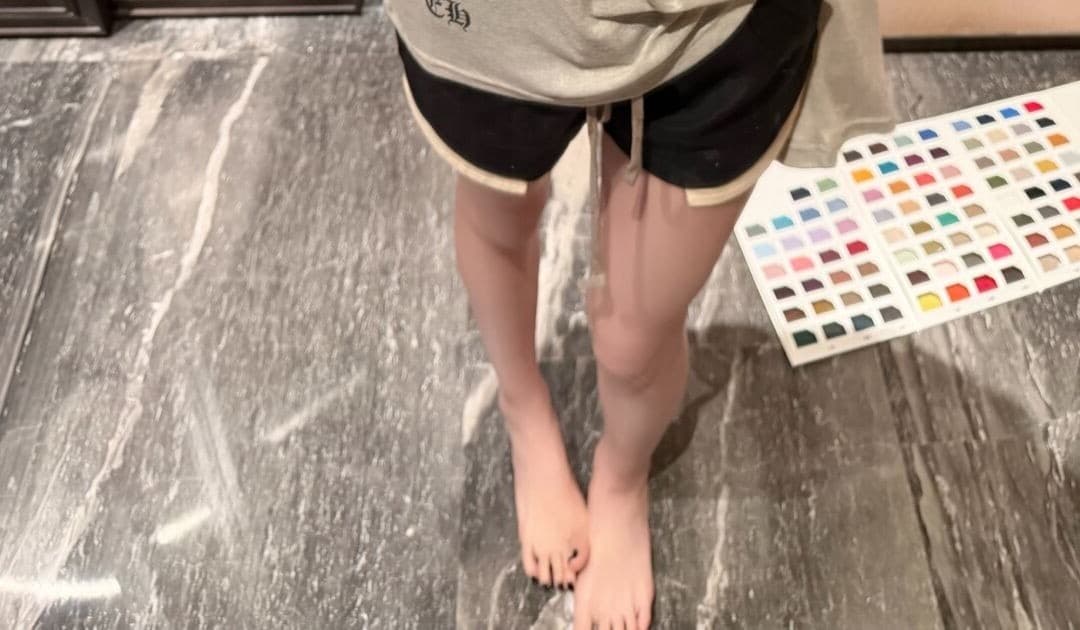 눈꽃 면 레트로 섹션 산스크리트어 알파벳 마이크로 ~을 통해 블라우스 긴팔 티셔츠 여성 조기 가을 살구 색상 루즈핏 캐주얼 맨위 상세 이미지 5