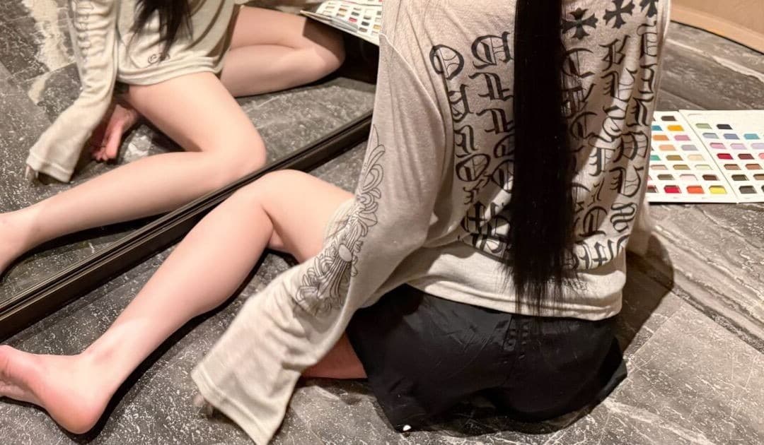 눈꽃 면 레트로 섹션 산스크리트어 알파벳 마이크로 ~을 통해 블라우스 긴팔 티셔츠 여성 조기 가을 살구 색상 루즈핏 캐주얼 맨위 상세 이미지 10