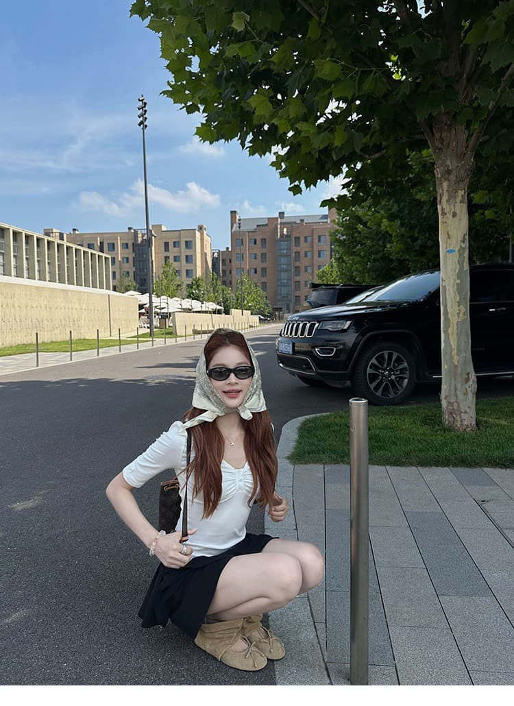 좋은 면 V넥 핫걸 세 버클 중간 소매 티셔츠 여성 2026 가을 새로운 디자인 센스 허리 수축 슬림해 보이는 쇼트 스타일 맨위 상세 이미지 45
