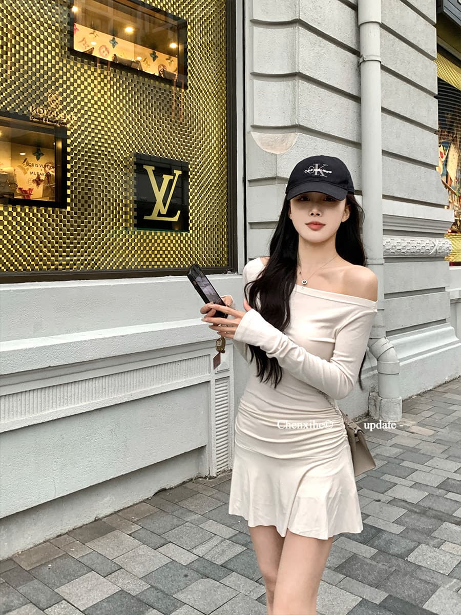 나팔 드레스 가을 핫걸 섹시함 품격 주름 몸매 가꾸기 새로운 긴팔 허리 수축 슬림해 보이는 미니 스커트 치마 이미지 3