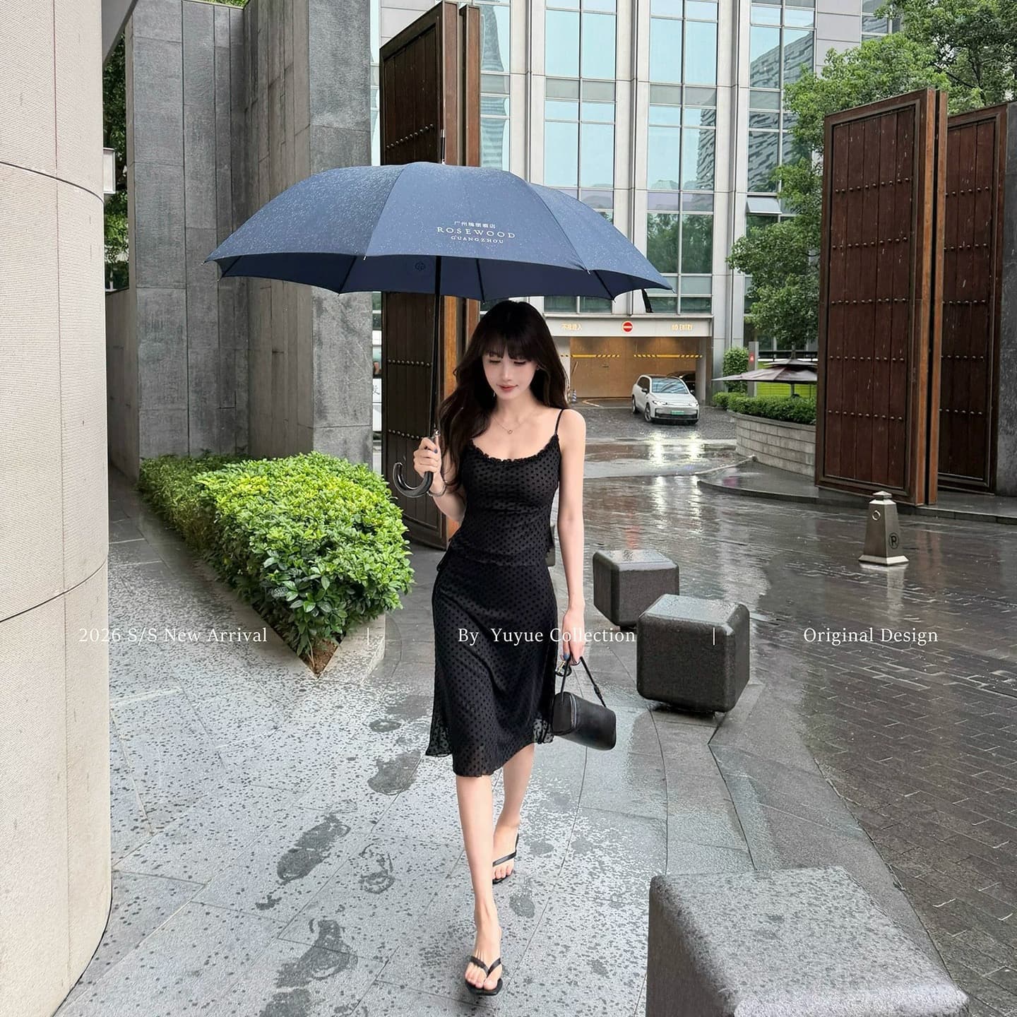 로얄 자매 바람 검정색 도트 무늬 캐미솔 스트레이트 반 스커트 여성 여름 한국 스타일 품격 캐주얼 몸매 가꾸기 패션 세트 이미지 3