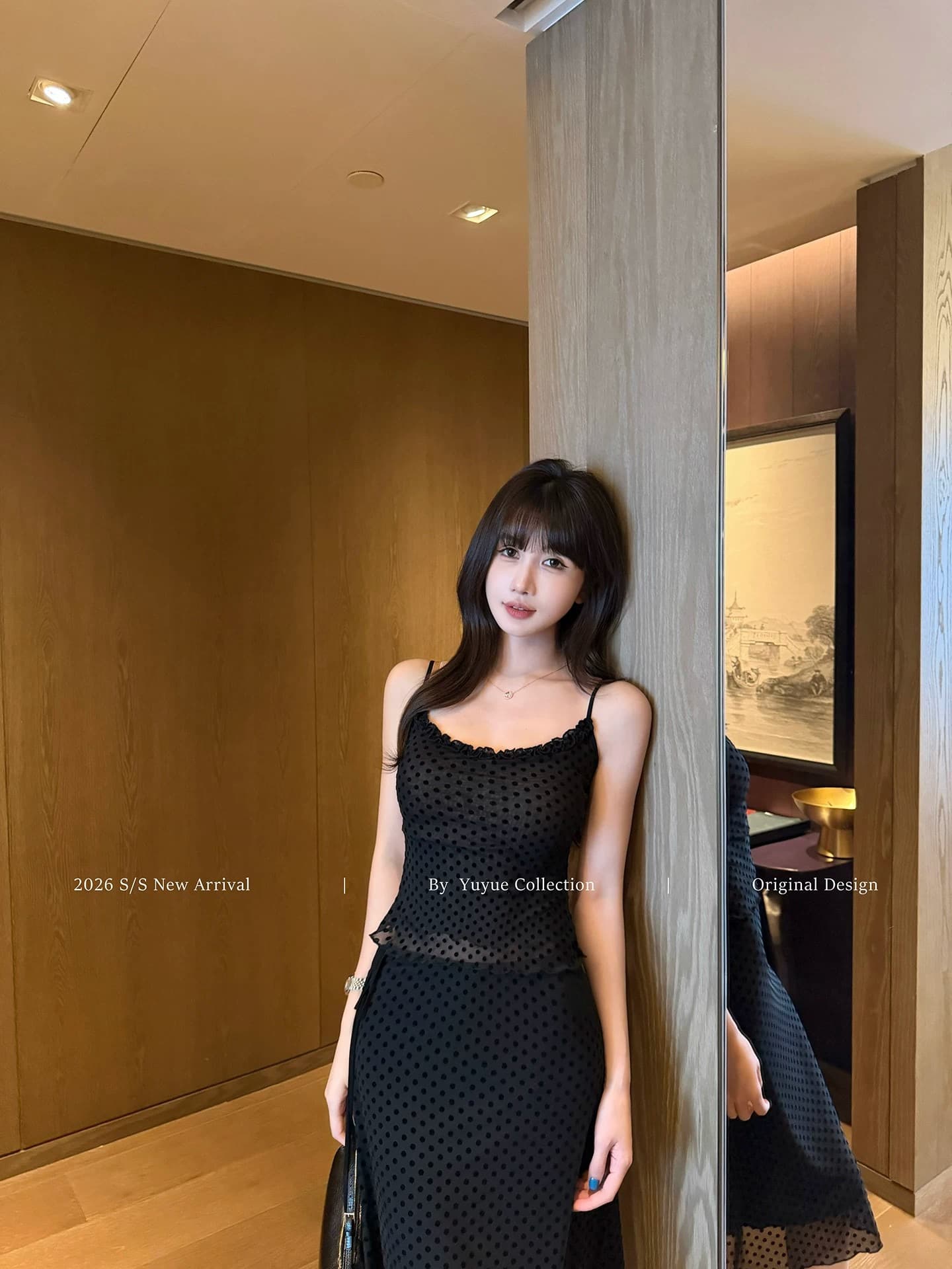 로얄 자매 바람 검정색 도트 무늬 캐미솔 스트레이트 반 스커트 여성 여름 한국 스타일 품격 캐주얼 몸매 가꾸기 패션 세트 상세 이미지 3