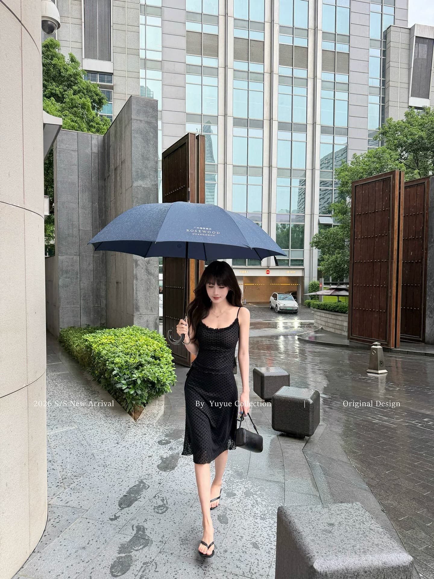 로얄 자매 바람 검정색 도트 무늬 캐미솔 스트레이트 반 스커트 여성 여름 한국 스타일 품격 캐주얼 몸매 가꾸기 패션 세트 상세 이미지 7