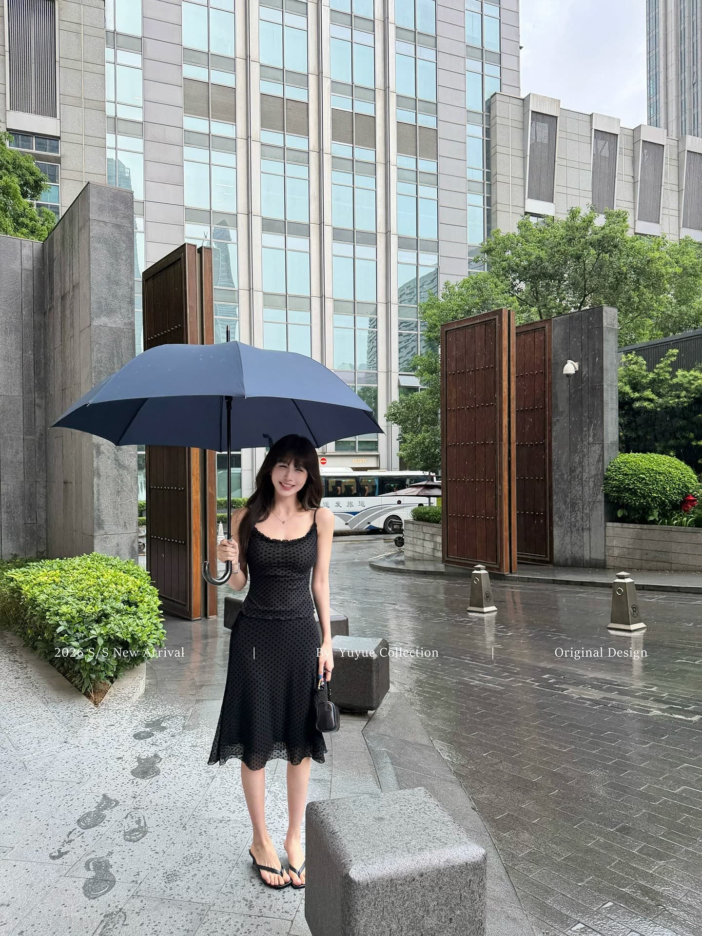 로얄 자매 바람 검정색 도트 무늬 캐미솔 스트레이트 반 스커트 여성 여름 한국 스타일 품격 캐주얼 몸매 가꾸기 패션 세트 상세 이미지 11