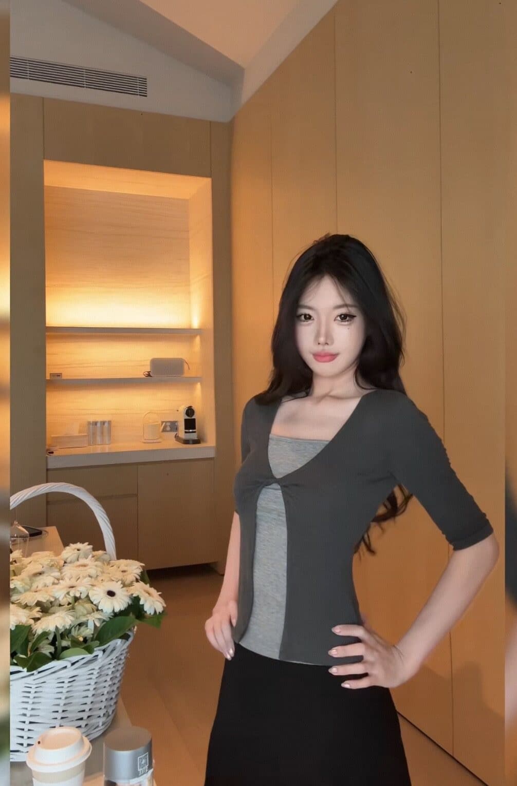 페이크 레이어드 배색 패치워크 V넥 중간 소매 티셔츠 여성 여름 디자인 센스 몸매 가꾸기 슬림해 보이는 핫걸 쇼트 스타일 캐주얼 맨위 상세 이미지 8