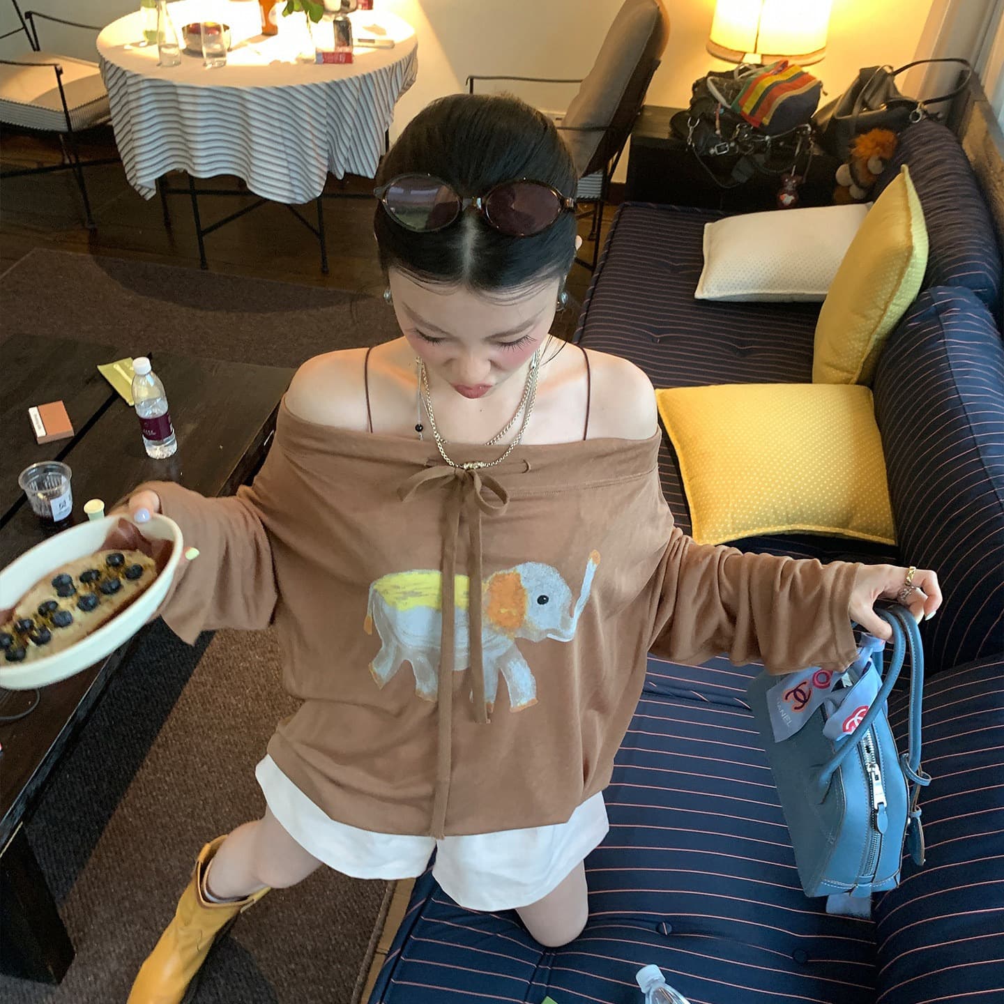 라이 경기 서울 프린트 스트랩 오프숄더 긴팔 티셔츠 여성 조기 가을 루즈핏 chic 오프숄더 커피 색상 작은 대중 맨위 이미지 5
