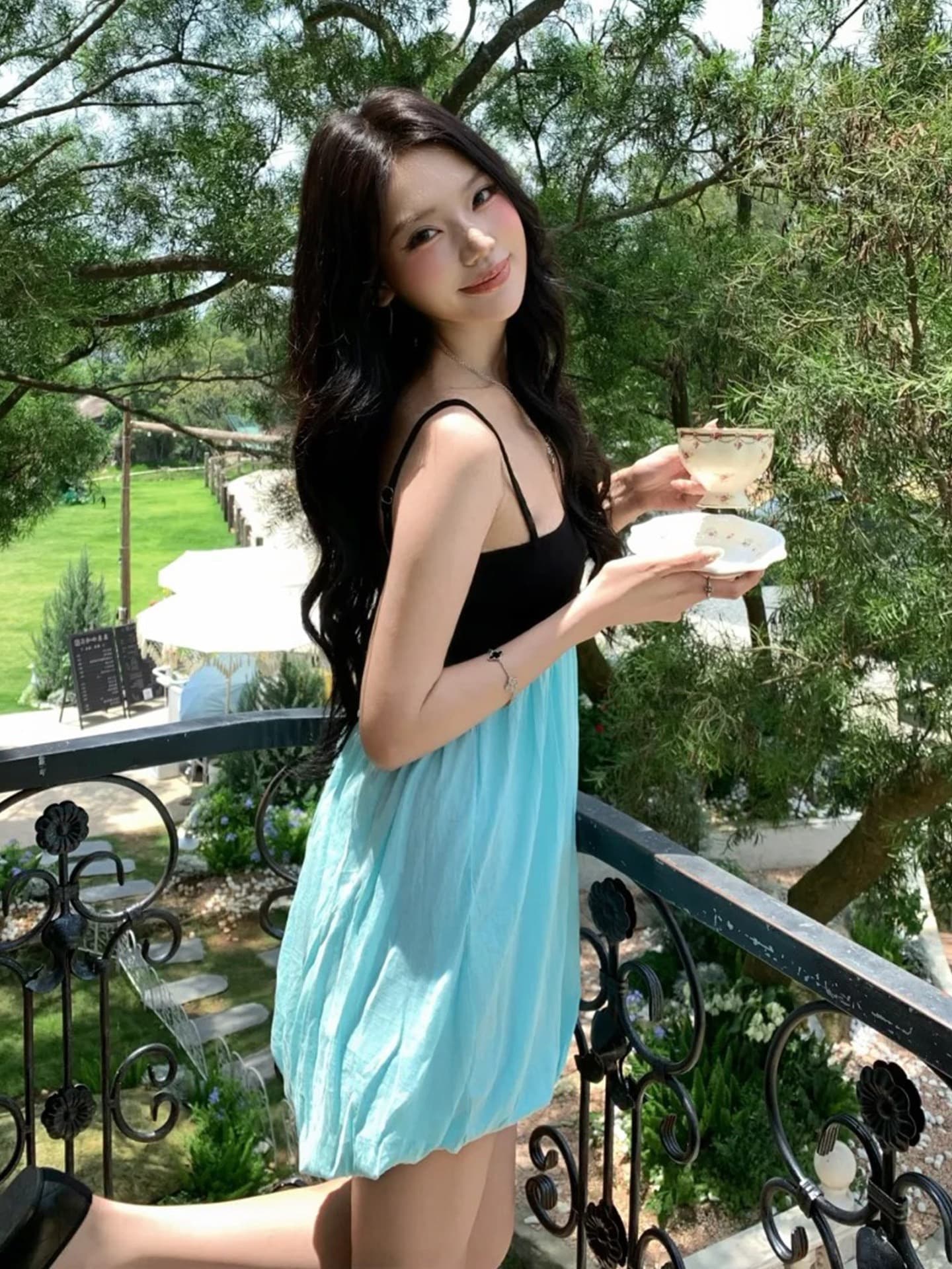 turn right 첸 허벅지 센 섬 맑은 하늘 블랙 블루 패치워크 슬립 꽃밭 치마 신선함 휴가 바람 드레스 상세 이미지 6