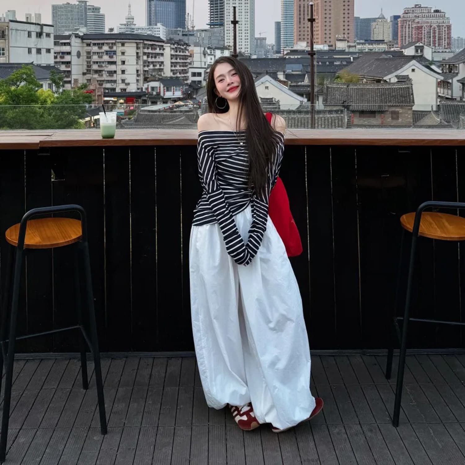 한국 스타일 디자인 센스 작은 대중 스트라이프 오프숄더 맨위 여성 여름 새로운 하이웨이스트 슬림해 보이는 와이드 레그 팬츠 투피스 세트 상세 이미지 4
