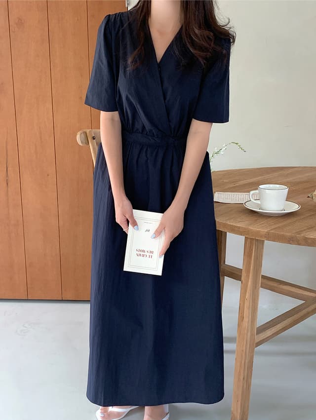 한 부서 미니멀리즘 V넥 허리 수축 여성 드레스 품격 슬림해 보이는 스트랩 디자인 센스 반팔 롱 코트 드레스 상세 이미지 44