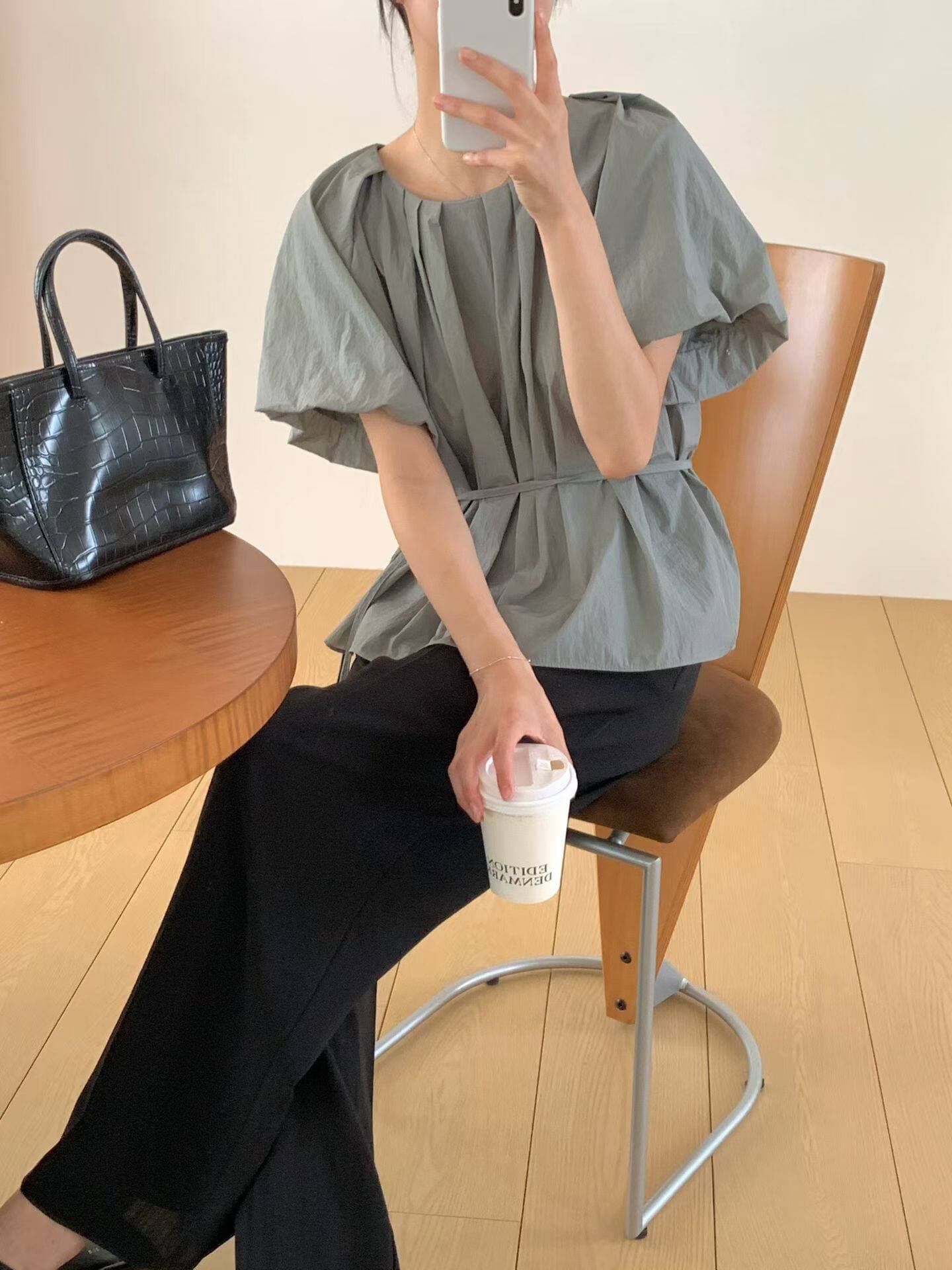 라운드 넥 주름 허리 수축 레이스업 반팔 여성 셔츠 한 부서 슬림해 보이는 거품 소매 밑단 허리 수축 Chic 작은 맨위 이미지 3