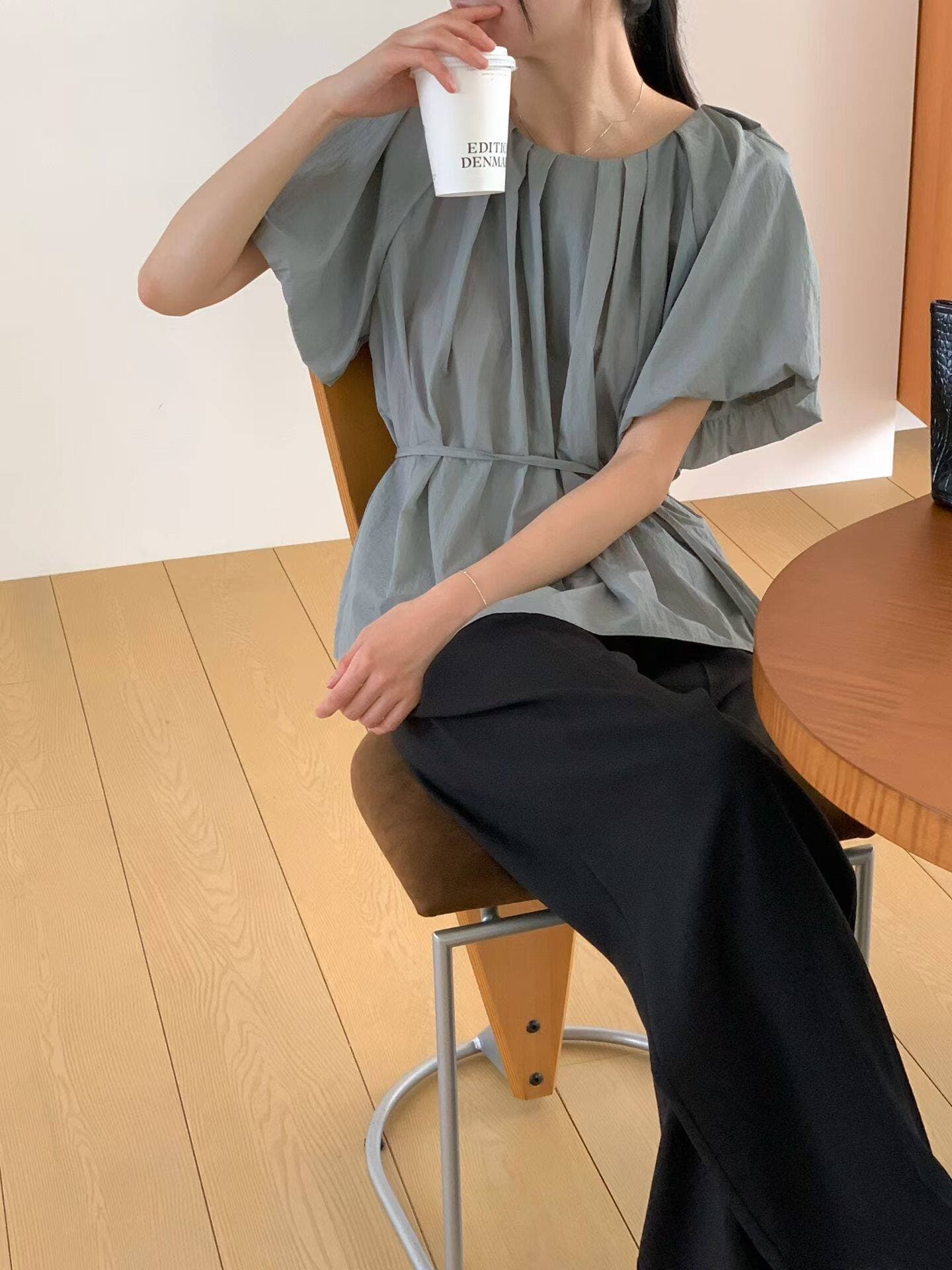 라운드 넥 주름 허리 수축 레이스업 반팔 여성 셔츠 한 부서 슬림해 보이는 거품 소매 밑단 허리 수축 Chic 작은 맨위 상세 이미지 7