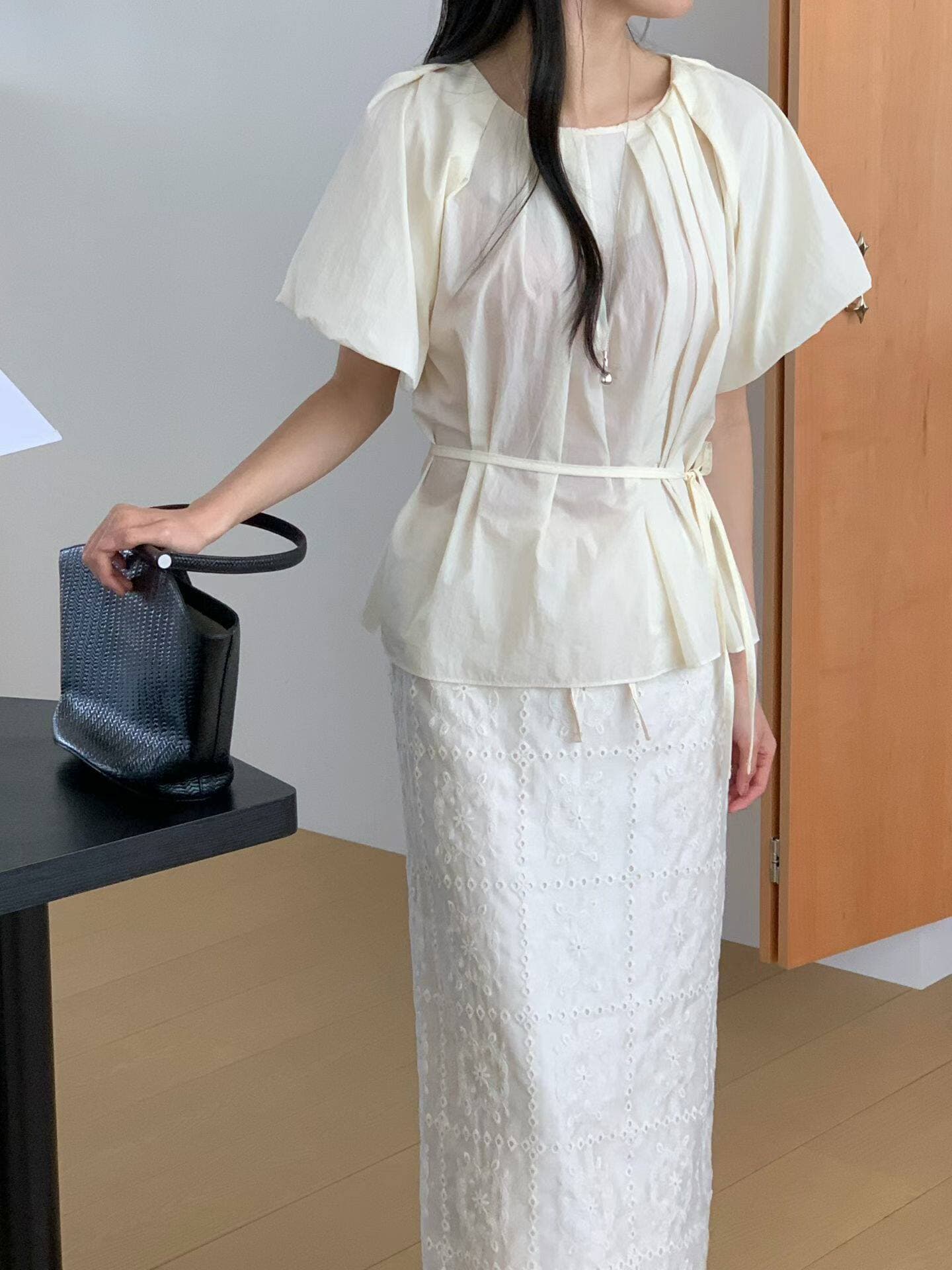 라운드 넥 주름 허리 수축 레이스업 반팔 여성 셔츠 한 부서 슬림해 보이는 거품 소매 밑단 허리 수축 Chic 작은 맨위 상세 이미지 9
