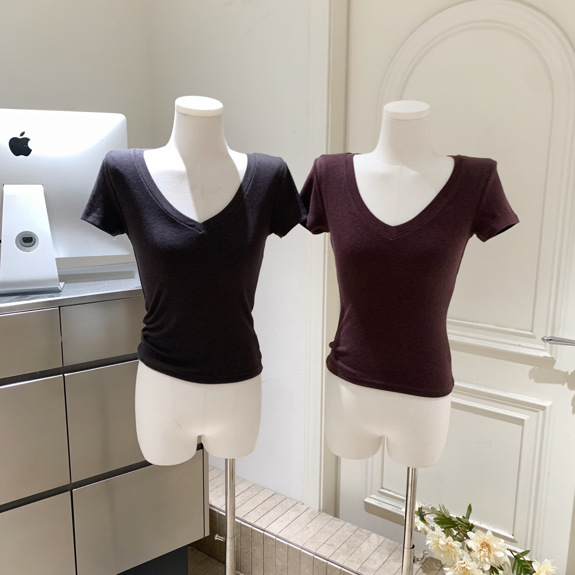 단색 V넥 긍정적 인 어깨 반팔 티셔츠 여성 신축성 몸매 가꾸기 슬림해 보이는 짧은 맨위 이미지 2