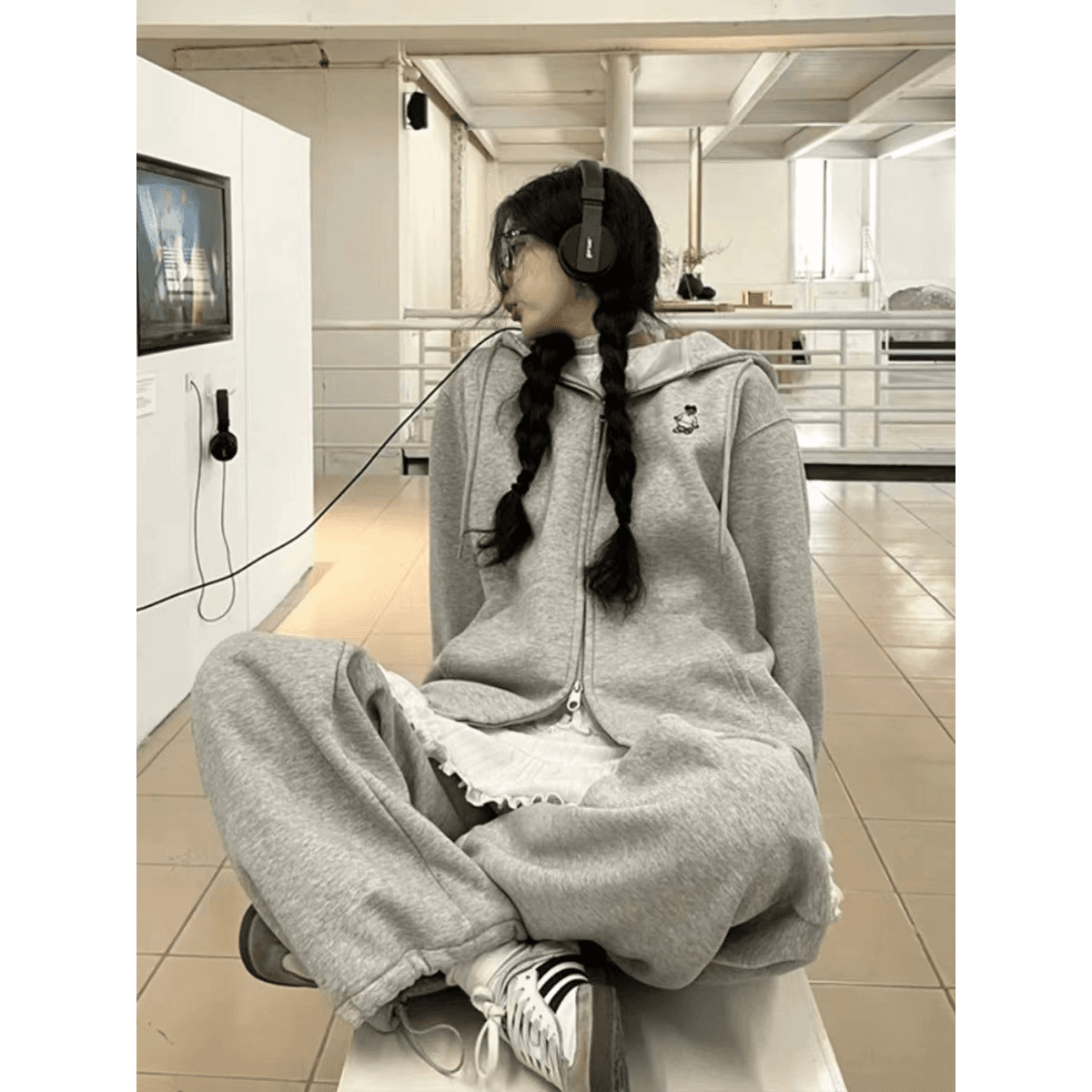 아메리칸 학원 스타일 캐주얼 세트 여성 고급 센스 루즈핏 후드티 와이드 레그 팬츠 투피스 세트 있음 털이 있는 그리고 추가되지 않음 플러시 이미지 4