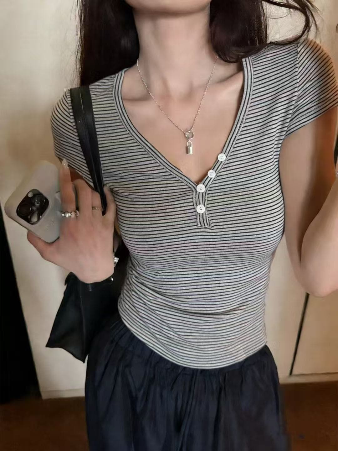 아메리칸 핫걸 바람 순수한 욕망 달콤한 자매 바람 스트라이프 V넥 반팔 티셔츠 여성 슬림해 보이는 디자인 센스 맨위 여름 상세 이미지 4
