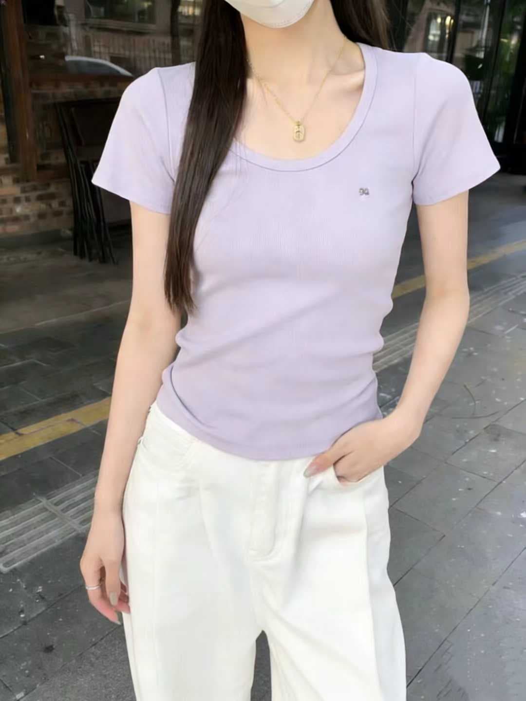 유럽 역 2026 봄 새로운 다용도 라운드 넥 몸매 가꾸기 슬림해 보이는 신축성 편안함 반팔 티셔츠 여성 이미지 3