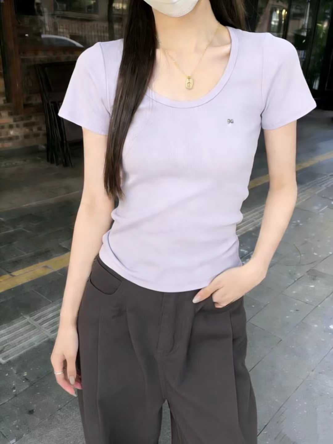 유럽 역 2026 봄 새로운 다용도 라운드 넥 몸매 가꾸기 슬림해 보이는 신축성 편안함 반팔 티셔츠 여성 상세 이미지 7