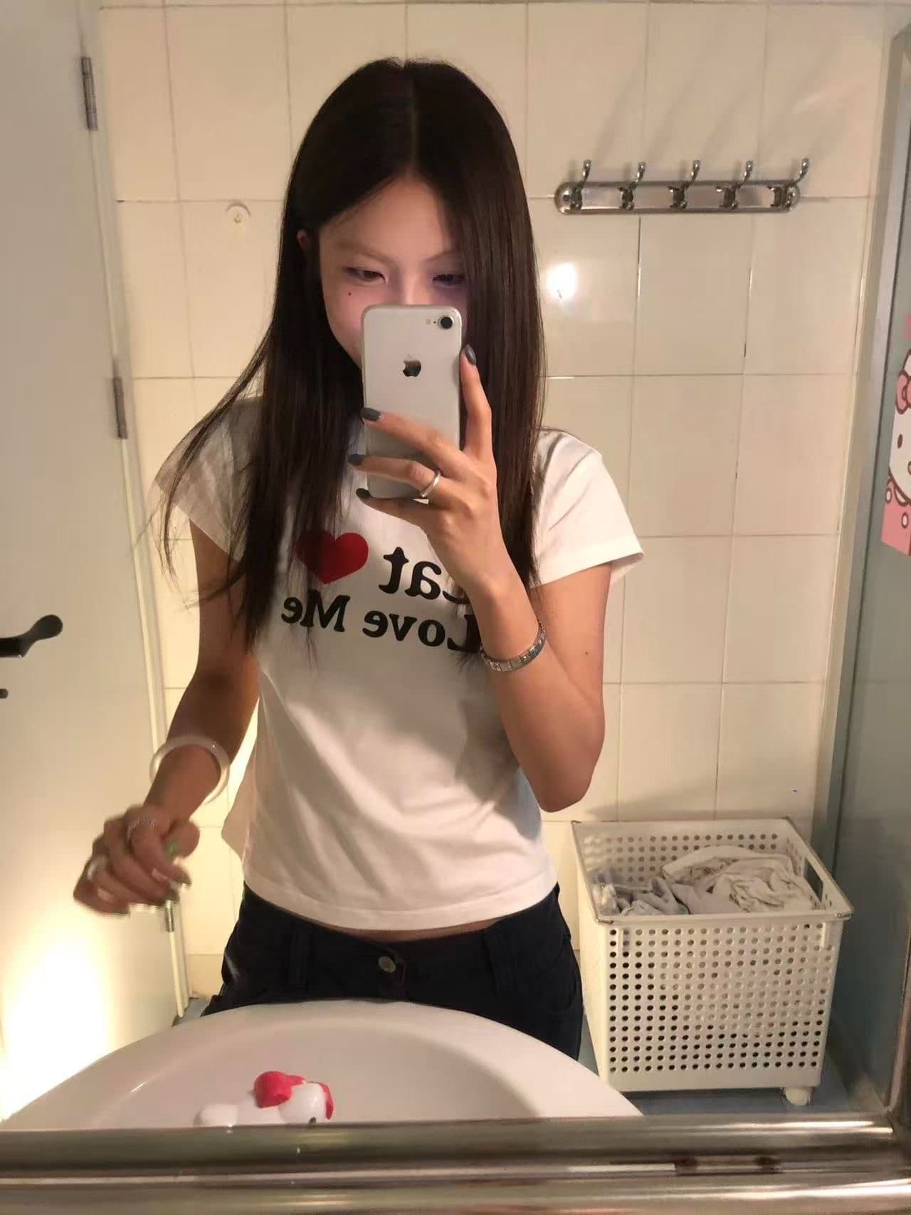한 부서 레트로 알파벳 긍정적 인 어깨 화이트 반팔 티셔츠 여성 여름 몸매 가꾸기 슬림해 보이는 디자인 느긋한 다용도 맨위 트렌디 상세 이미지 4