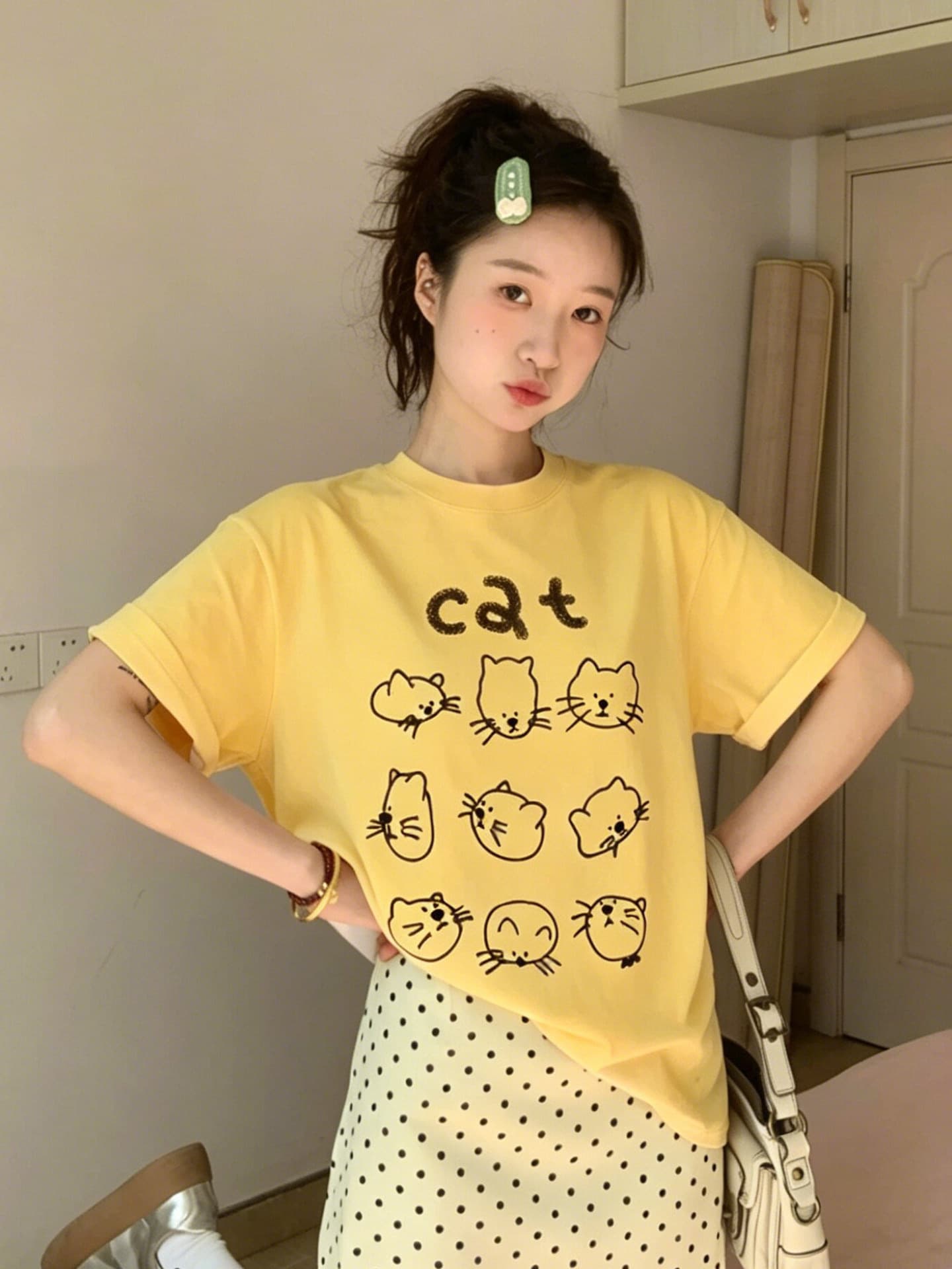 한 스타일 라인 새끼 고양이 알파벳 프린트 반팔 티셔츠 여성 여름 작은 대중 디자인 센스 루즈핏 느긋한 맨위 상세 이미지 1