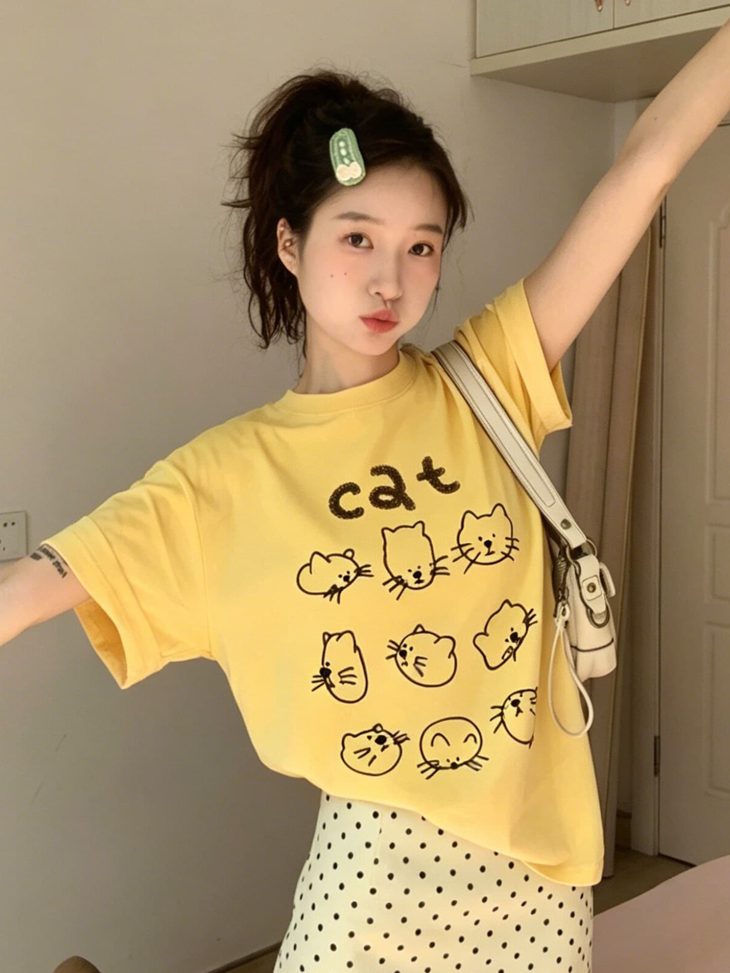한 스타일 라인 새끼 고양이 알파벳 프린트 반팔 티셔츠 여성 여름 작은 대중 디자인 센스 루즈핏 느긋한 맨위 상세 이미지 2