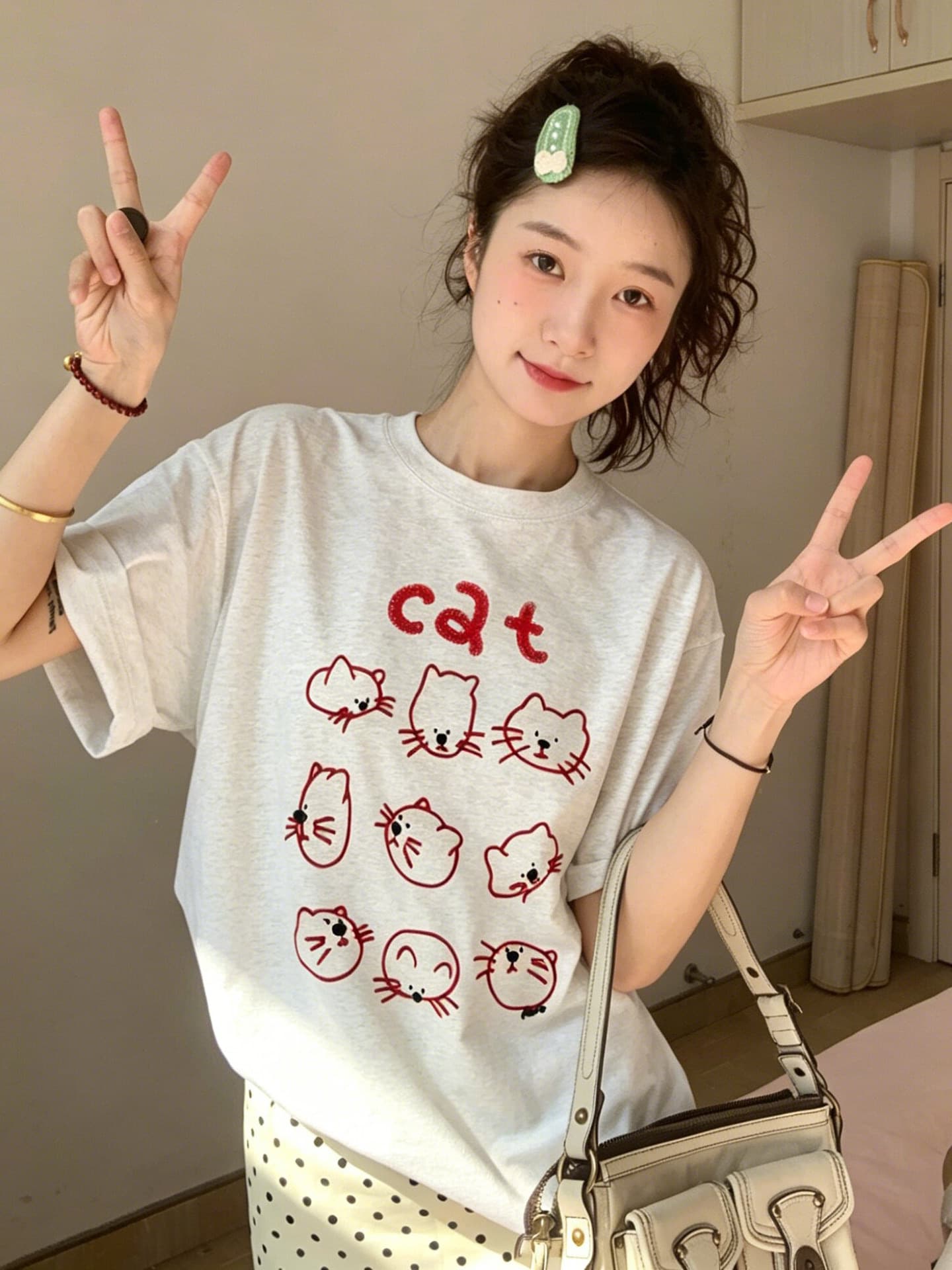 한 스타일 라인 새끼 고양이 알파벳 프린트 반팔 티셔츠 여성 여름 작은 대중 디자인 센스 루즈핏 느긋한 맨위 상세 이미지 5