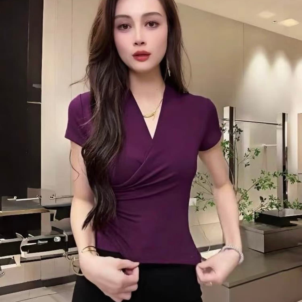 패션 디자인 센스 십자가 V넥 반팔 티셔츠 여성 2026 여름 새로운 품격 몸매 가꾸기 슬림해 보이는 다용도 맨위 상세 이미지 1
