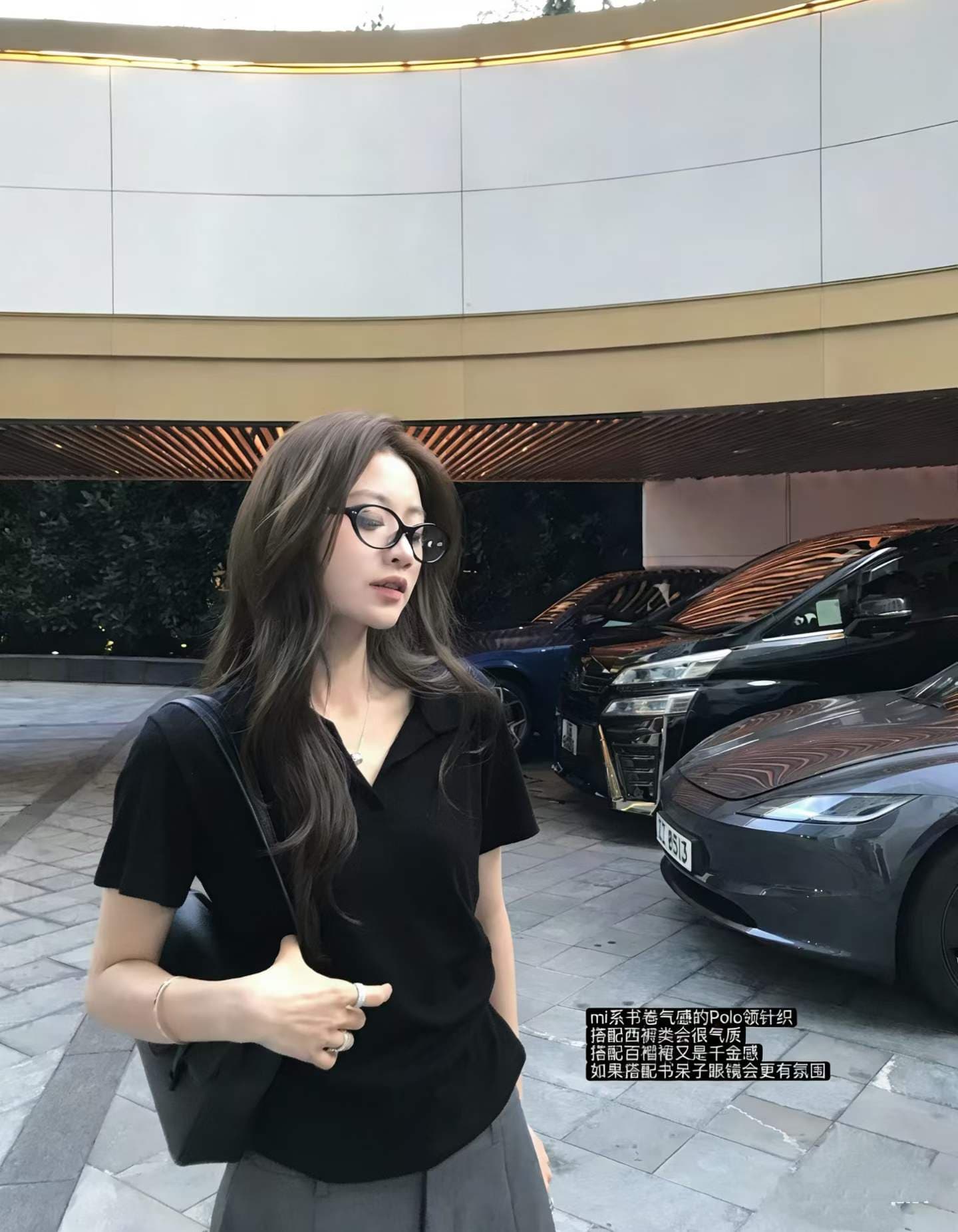 여름 새로운 한국 스타일 몸매 가꾸기 허리 수축 슬림해 보이는 폴로 칼라 하프 지퍼 단색 반팔 티셔츠 여성 ins 상세 이미지 2