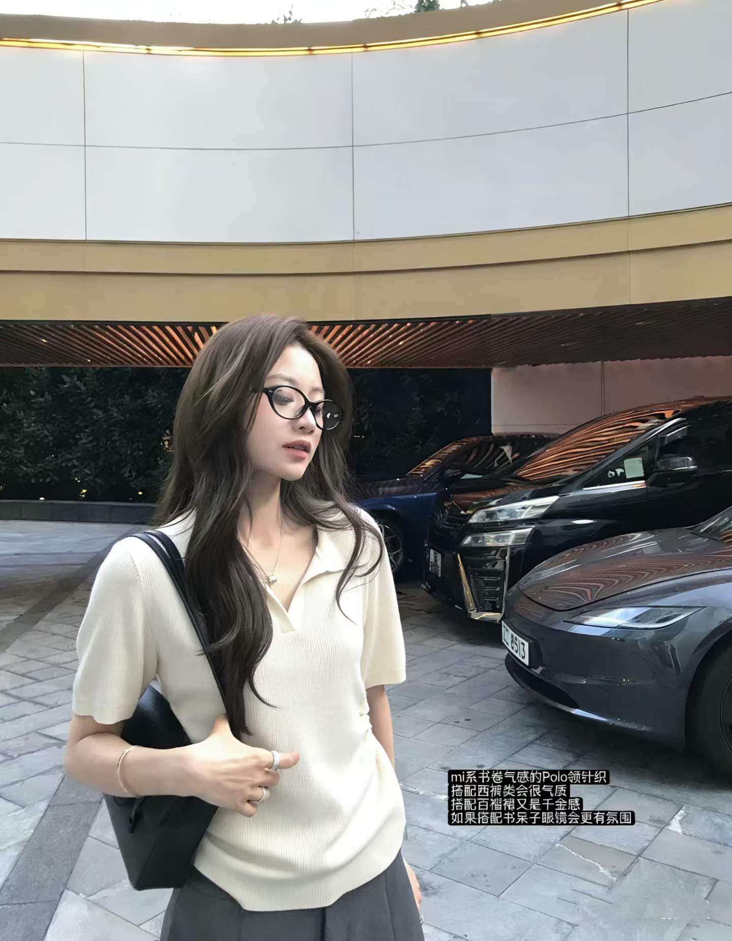 여름 새로운 한국 스타일 몸매 가꾸기 허리 수축 슬림해 보이는 폴로 칼라 하프 지퍼 단색 반팔 티셔츠 여성 ins 상세 이미지 4