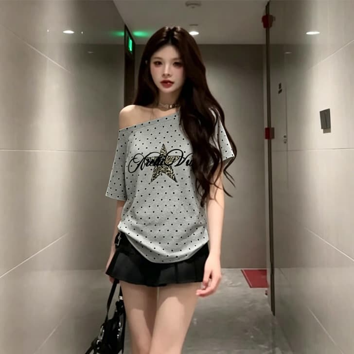 보트넥 루즈핏 반팔 비스듬한 어깨 도트 무늬 티셔츠 여성 다용도 도파민 스타일 켜기 상세 이미지 4