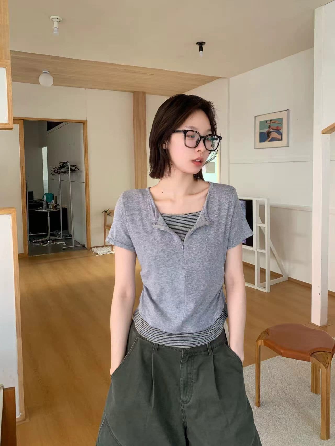 페이크 레이어드 스트라이프 하프 지퍼 반팔 티셔츠 여성 여름 배색 디자인 센스 작은 대중 허리 수축 슬림해 보이는 쇼트 스타일 맨위 이미지 3