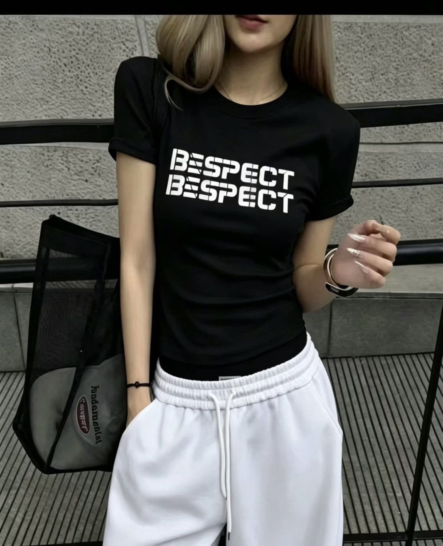 열세 개 2026 한국 스타일 패션 라운드 넥 알파벳 프린트 몸매 가꾸기 슬림해 보이는 반팔 티셔츠 여성 어깨 패드 맨위 상세 이미지 4
