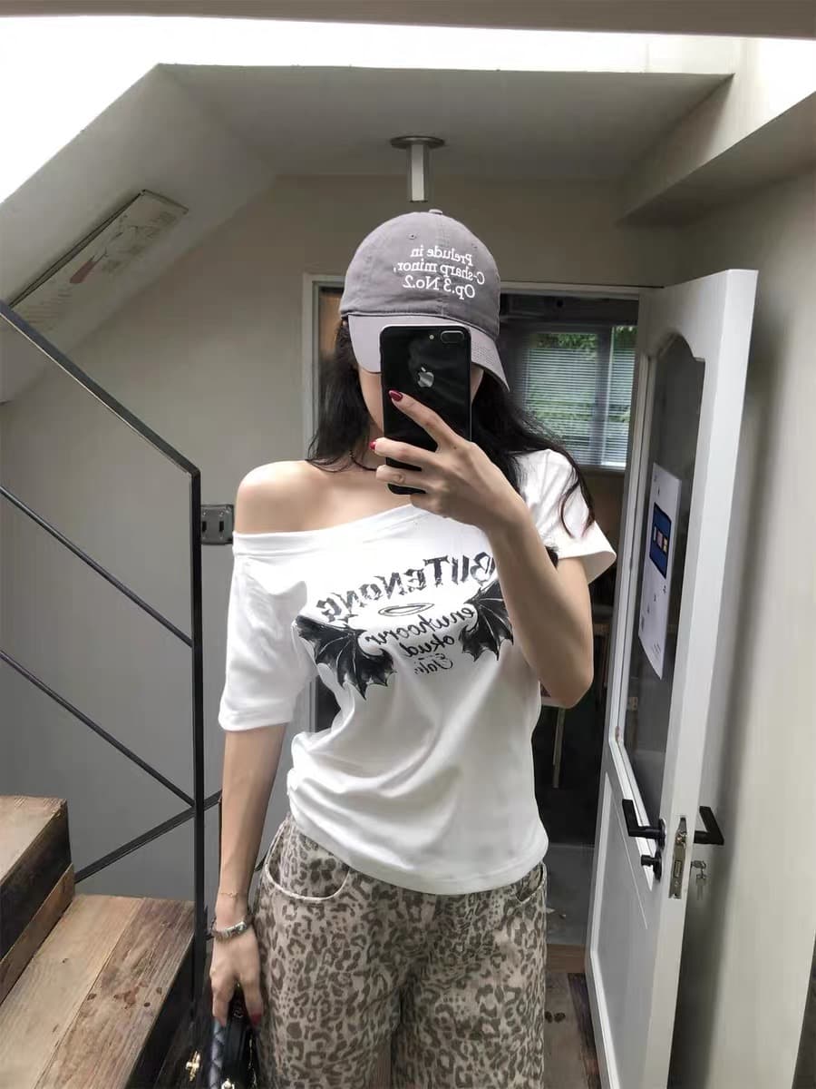 아메리칸 레트로 화이트 알파벳 프린트 비스듬한 어깨 반팔 티셔츠 여성 여름 디자인 센스 몸매 가꾸기 슬림해 보이는 핫걸 맨위 상세 이미지 4