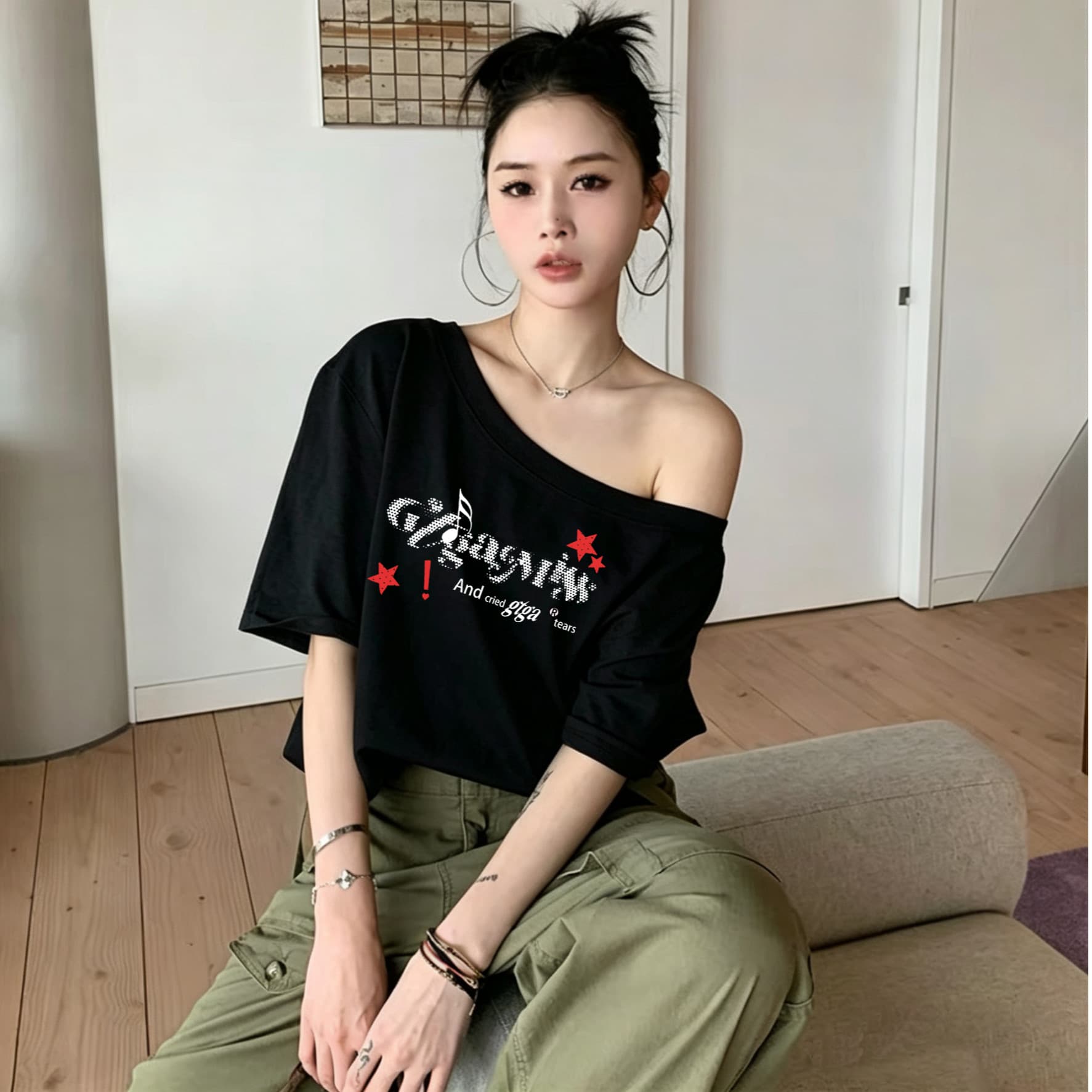 아메리칸 레트로 핫걸 알파벳 프린트 보트넥 오프숄더 반팔 티셔츠 여성 여름 새로운 섹시함 백리스 맨위 상세 이미지 1