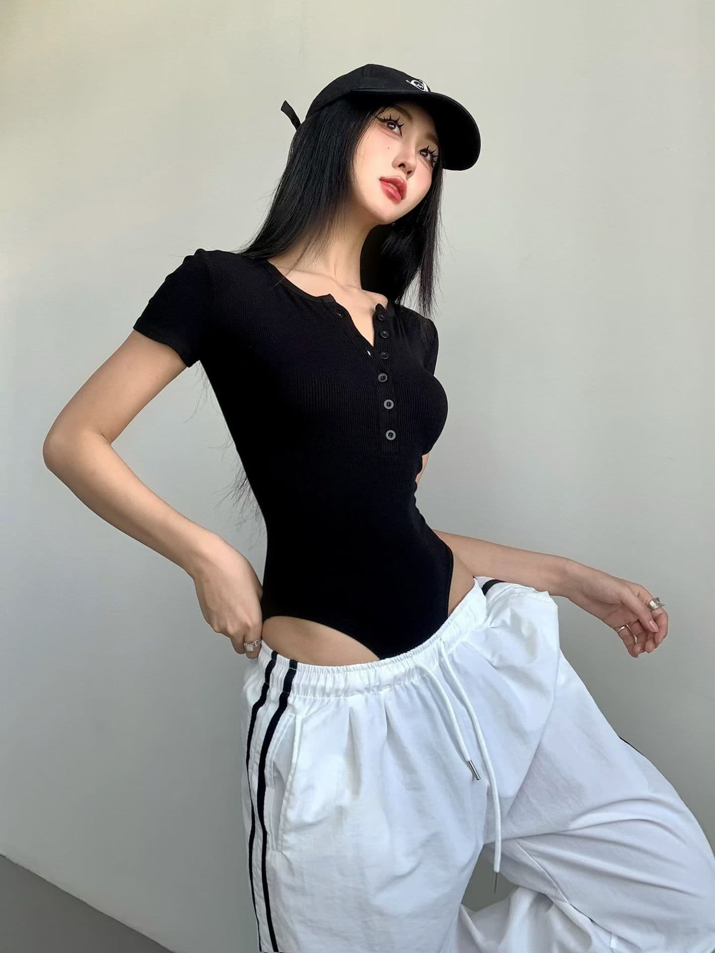 순수한 욕망 인터넷 유명인 라운드 넥 단추 반팔 허리 수축 디스플레이 몸 어둠 버클 올인원 의류 달콤함 소녀 단색 다용도 맨위 상세 이미지 1