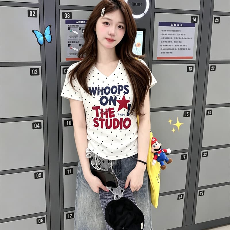 달콤함 귀여운 바람 도트 무늬 알파벳 프린트 V넥 반팔 티셔츠 여성 여름 긍정적 인 어깨 몸매 가꾸기 슬림해 보이는 다용도 맨위 트렌디