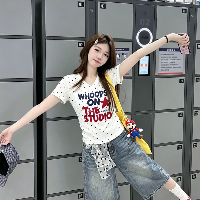 달콤함 귀여운 바람 도트 무늬 알파벳 프린트 V넥 반팔 티셔츠 여성 여름 긍정적 인 어깨 몸매 가꾸기 슬림해 보이는 다용도 맨위 트렌디 상세 이미지 4