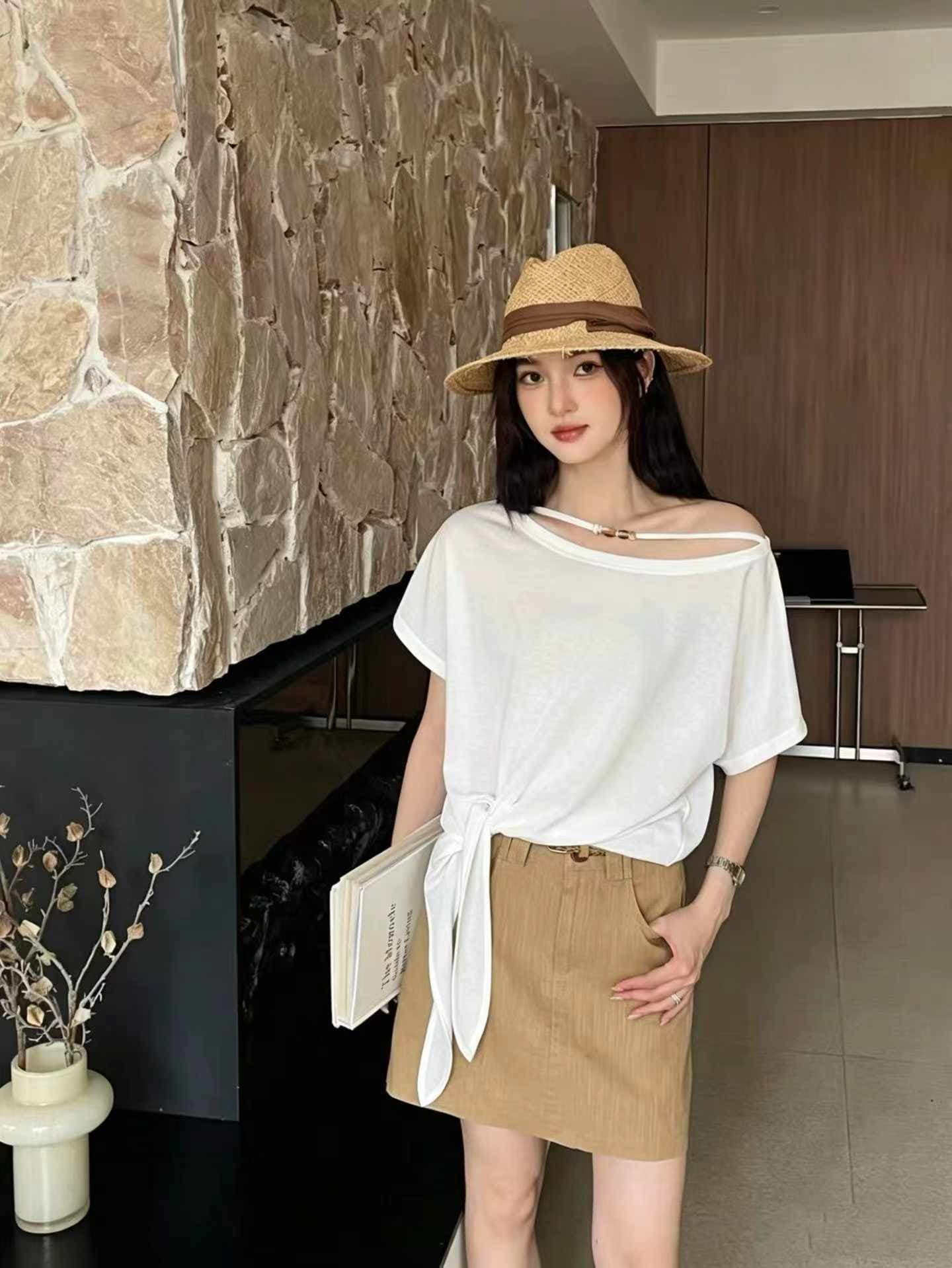 캐주얼 바람 비스듬한 어깨 보트넥 반팔 티셔츠 여성 레이스업 불규칙 밑단 느슨함 센스 맨위