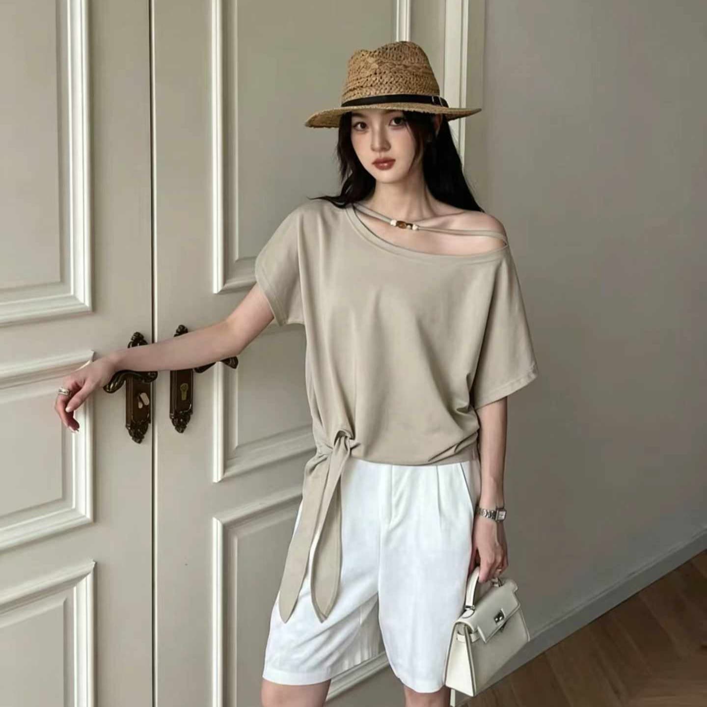 캐주얼 바람 비스듬한 어깨 보트넥 반팔 티셔츠 여성 레이스업 불규칙 밑단 느슨함 센스 맨위 이미지 5