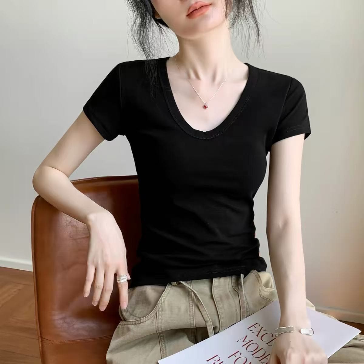 검정색 V넥 반팔 티셔츠 여성 2026 여름 새로운 몸매 가꾸기 슬림해 보이는 다용도 순면 작은 키 익스트림 제인 바람 맨위 상세 이미지 2