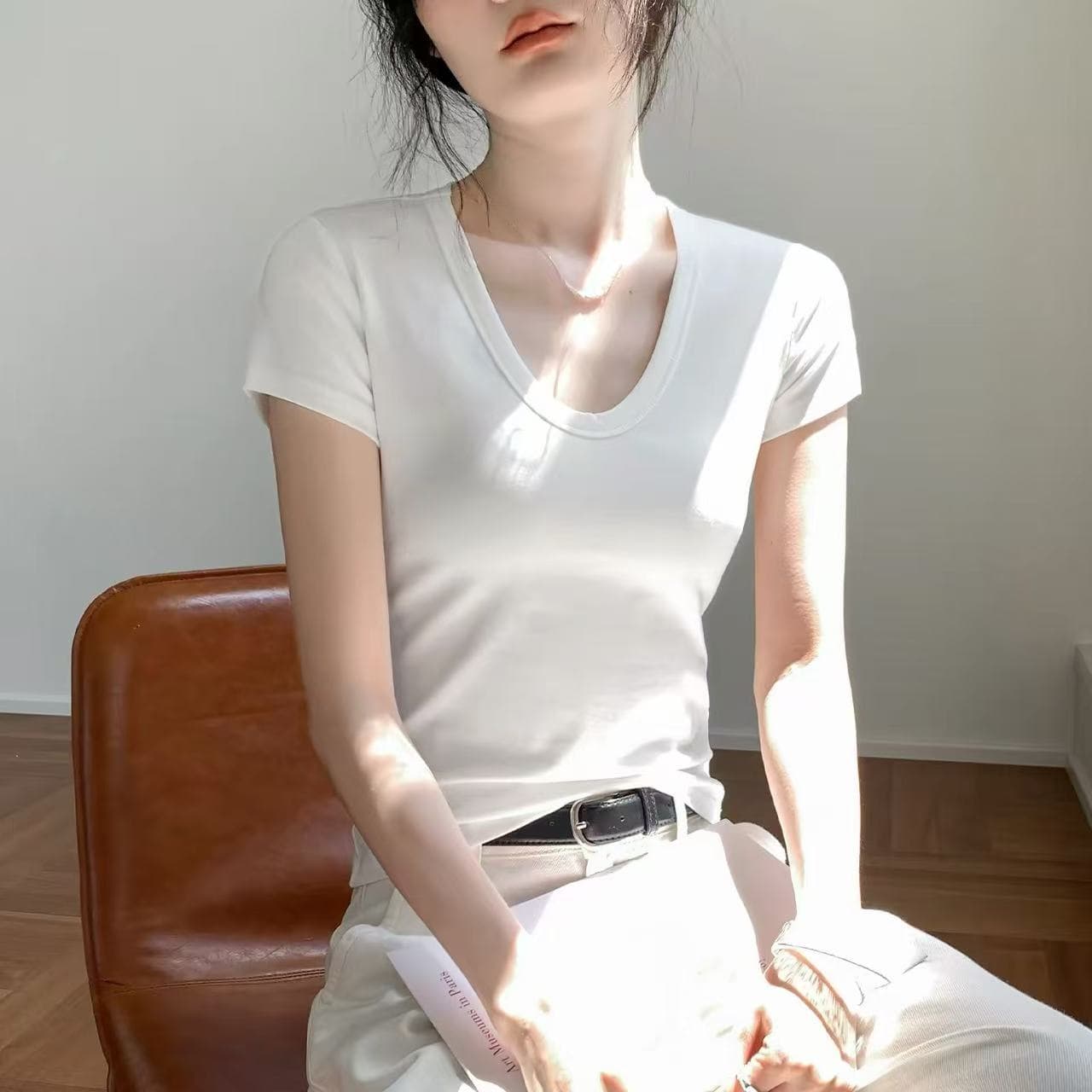 검정색 V넥 반팔 티셔츠 여성 2026 여름 새로운 몸매 가꾸기 슬림해 보이는 다용도 순면 작은 키 익스트림 제인 바람 맨위 상세 이미지 4