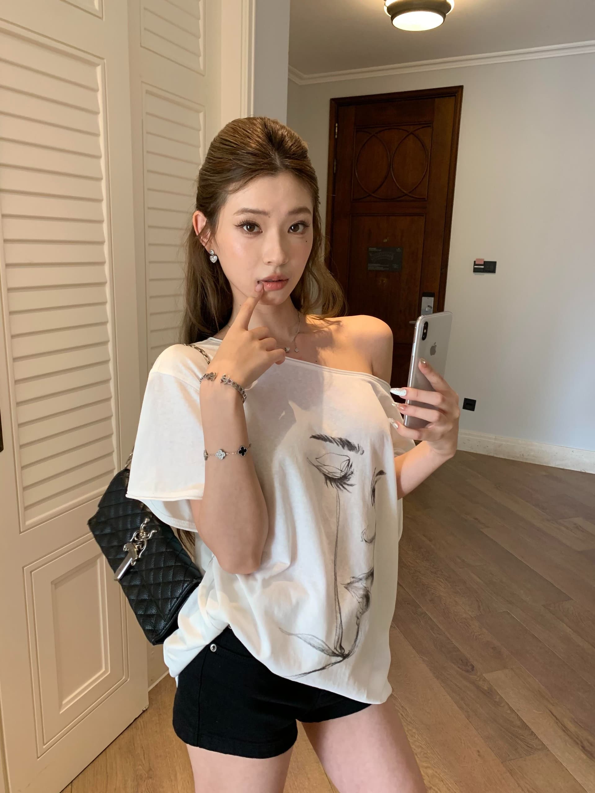 아메리칸 개성 수채화 패턴 프린트 비스듬한 어깨 반팔 티셔츠 여성 느긋한 캐주얼 핫걸 높음 거리 슬림해 보이는 맨위 ins 상세 이미지 4