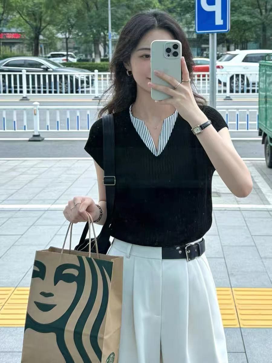스트라이프 페이크 레이어드 패치워크 V넥 반팔 티셔츠 여성 2026 여름 새로운 디자인 센스 몸매 가꾸기 슬림해 보이는 품격 맨위 이미지 2