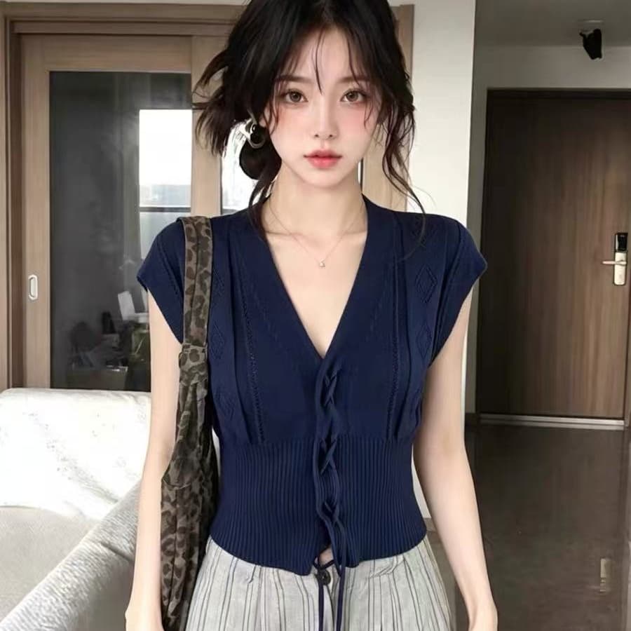 오래된 돈 바람 레트로 V넥 홀로우 아웃 반팔 외출용 조끼 여성 여름 새로운 얇은 스타일 고급 센스 품격 맨위 트렌디