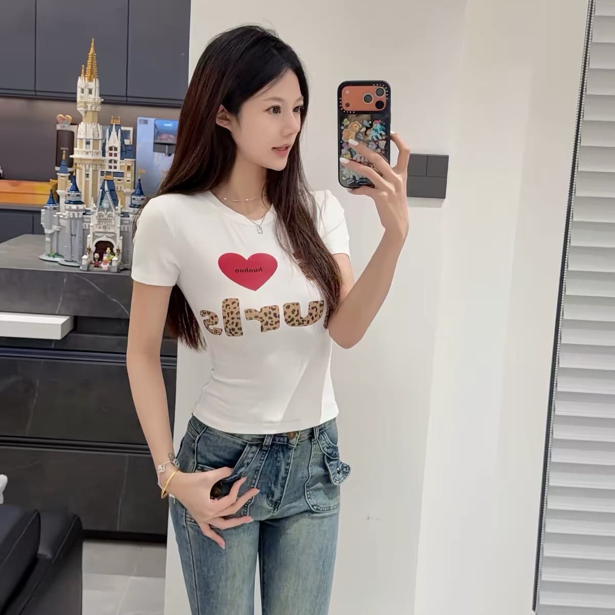화이트 라운드 넥 긍정적 인 어깨 알파벳 프린트 반팔 티셔츠 여성 여름 디자인 센스 작은 대중 몸매 가꾸기 핫걸 쇼트 스타일 맨위 이미지 4