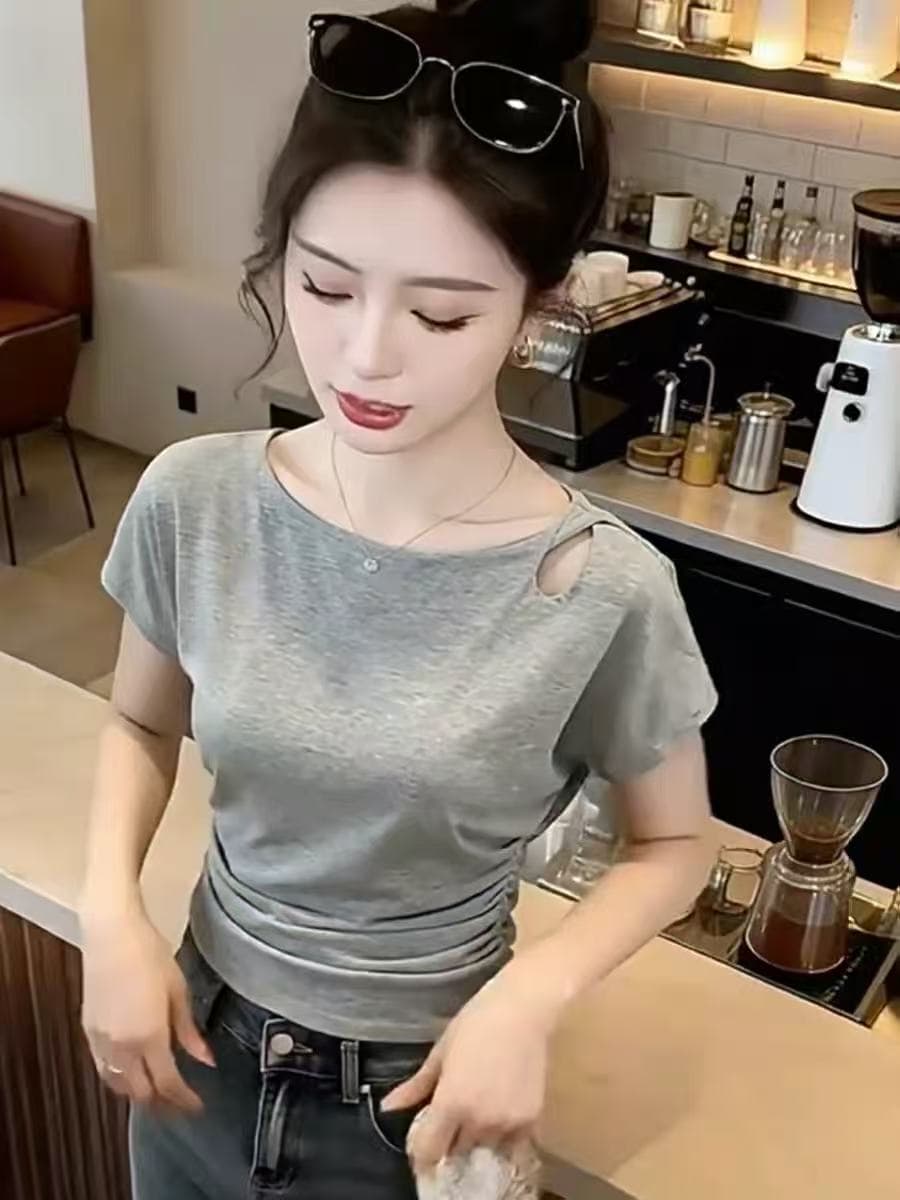 2026 여름 새로운 느긋한 바람 스트라이프 반팔 티셔츠 몸매 가꾸기 슬림해 보이는 패션 디자인 센스 Chic 여성 의류 맨위 상세 이미지 5