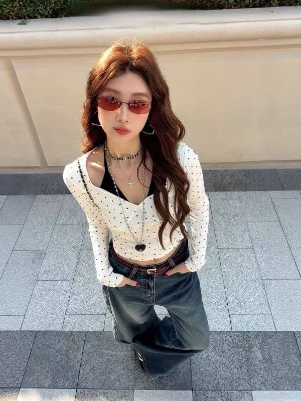 프랑스식 V넥 도트 무늬 행침 목 페이크 레이어드 배색 긴팔 티셔츠 여성 2026 조기 봄 새로운 몸매 가꾸기 순수한 욕망 맨위 이미지 4